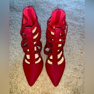 GLAZE HEELS SIZE 7.5, BURGUNDY